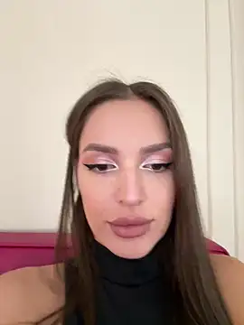 Snapshot of BellaHalles chatting on 02-28-25, 02:42 BellaHalles online show from 02-28-25, 02:42