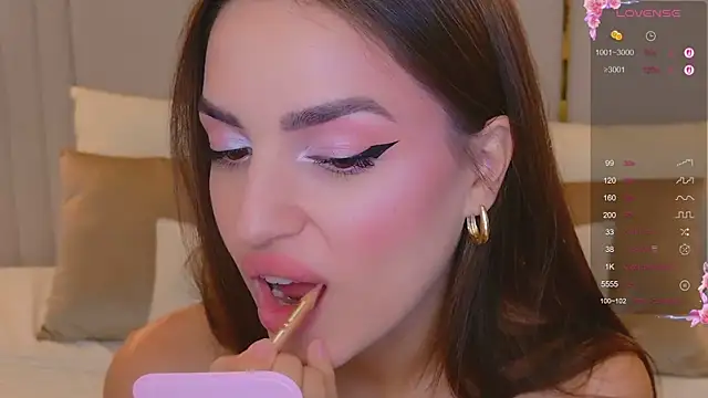 Snapshot of BellaHalles chatting on 10-20-25, 06:25 BellaHalles online show from 10-20-25, 06:25