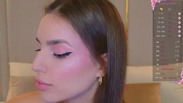 Snapshot of BellaHalles chatting on 10-21-25, 06:14 BellaHalles online show from 10-21-25, 06:14