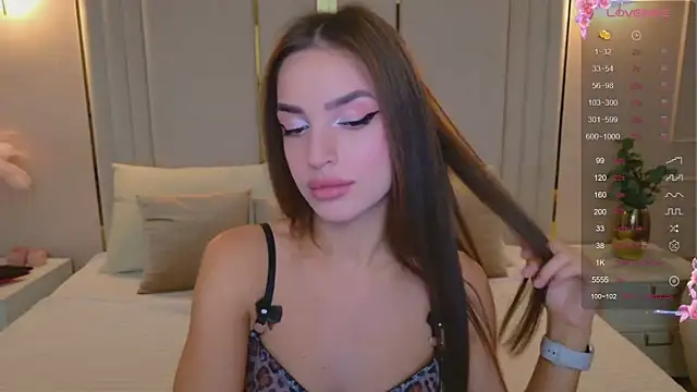 Snapshot of BellaHalles chatting on 11-14-25, 06:23 BellaHalles online show from 11-14-25, 06:23