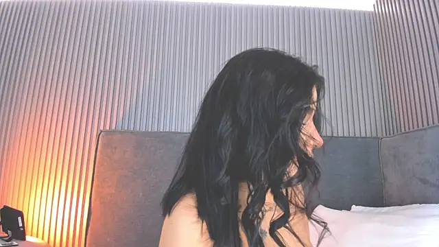 Snapshot of emelie_89 chatting on 11-25-25, 01:00 emelie 89 online show from 11-25-25, 01:00