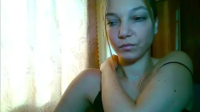 EmillyPlay online show from 11-28-25, 10:40