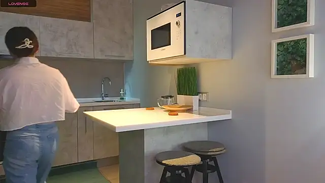 DonnaBurkee online show from 10-09-25, 04:10