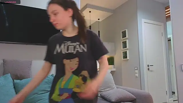 DonnaBurkee online show from 11-17-25, 04:07