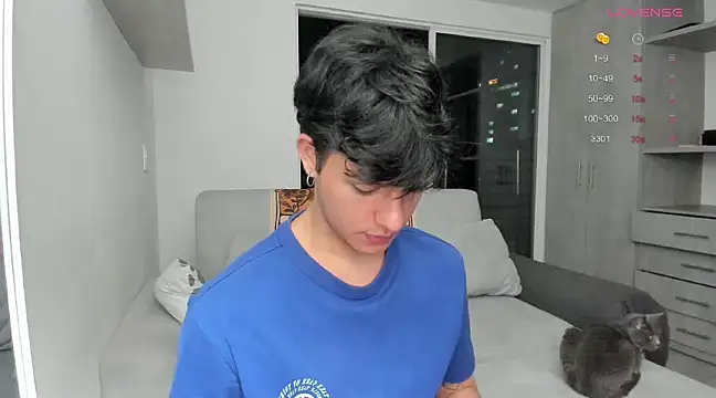 Snapshot of Alexxblue chatting on 12-22-24, 03:11 Alexxblue online show from 12-22-24, 03:11