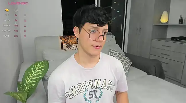 Snapshot of Alexxblue chatting on 12-22-24, 11:20 Alexxblue online show from 12-22-24, 11:20