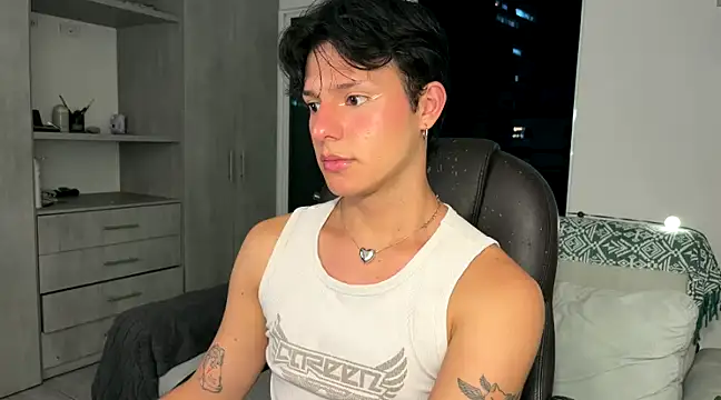 Snapshot of Alexxblue chatting on 12-31-24, 01:57 Alexxblue online show from 12-31-24, 01:57