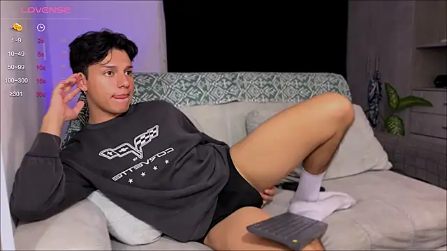 Snapshot of Alexxblue chatting on 02-11-25, 02:03 Alexxblue online show from 02-11-25, 02:03