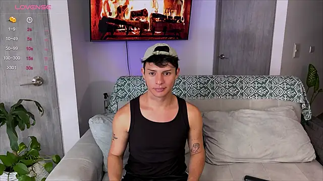 Snapshot of Alexxblue chatting on 02-17-25, 10:47 Alexxblue online show from 02-17-25, 10:47