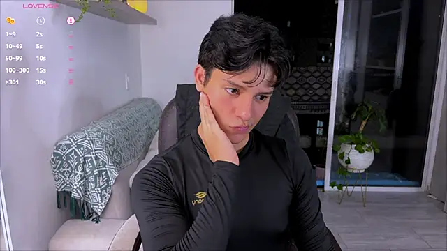 Snapshot of Alexxblue chatting on 03-11-25, 01:48 Alexxblue online show from 03-11-25, 01:48