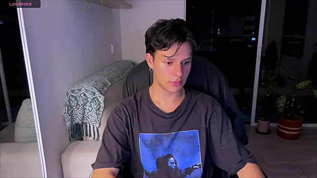 Snapshot of Alexxblue chatting on 03-23-25, 04:27 Alexxblue online show from 03-23-25, 04:27