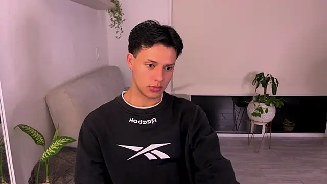 Snapshot of Alexxblue chatting on 10-18-25, 02:25 Alexxblue online show from 10-18-25, 02:25