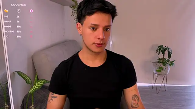 Snapshot of Alexxblue chatting on 10-18-25, 05:14 Alexxblue online show from 10-18-25, 05:14