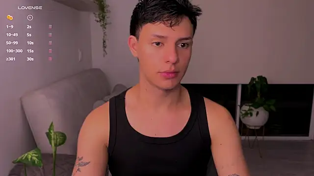 Snapshot of Alexxblue chatting on 10-24-25, 05:37 Alexxblue online show from 10-24-25, 05:37