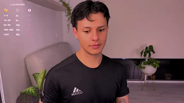 Snapshot of Alexxblue chatting on 10-30-25, 02:24 Alexxblue online show from 10-30-25, 02:24