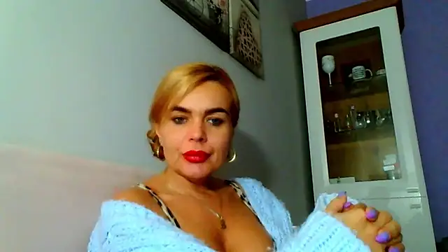 Snapshot of DESIREjenny chatting on 12-02-24, 12:29 DESIREjenny online show from 12-02-24, 12:29