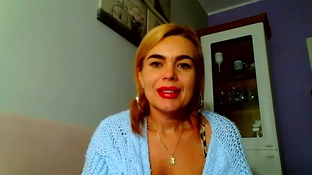 Snapshot of DESIREjenny chatting on 12-04-24, 08:01 DESIREjenny online show from 12-04-24, 08:01