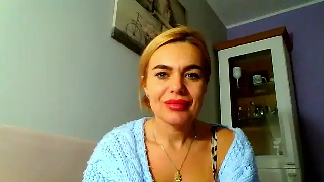 Snapshot of DESIREjenny chatting on 12-06-24, 08:48 DESIREjenny online show from 12-06-24, 08:48