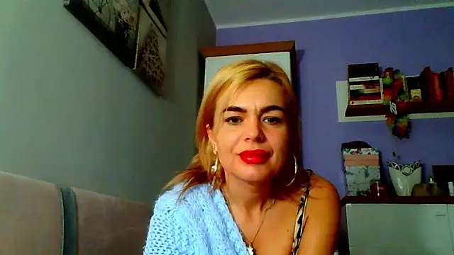 Snapshot of DESIREjenny chatting on 12-08-24, 11:35 DESIREjenny online show from 12-08-24, 11:35