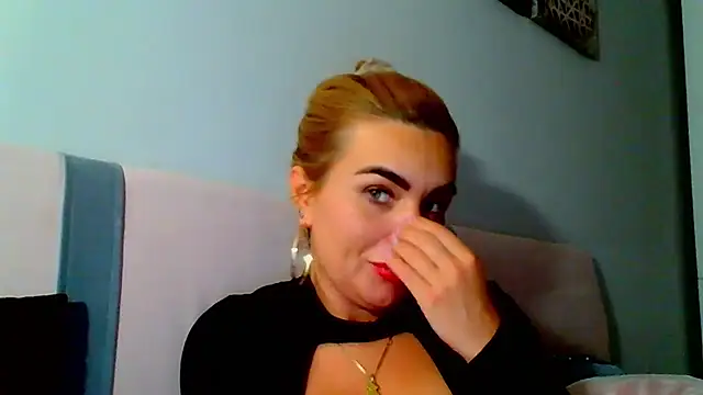 Snapshot of DESIREjenny chatting on 12-10-24, 12:05 DESIREjenny online show from 12-10-24, 12:05