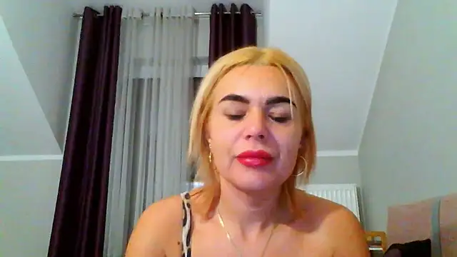 Snapshot of DESIREjenny chatting on 12-13-24, 08:09 DESIREjenny online show from 12-13-24, 08:09