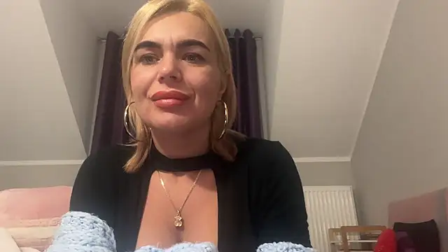 Snapshot of DESIREjenny chatting on 12-16-24, 08:09 DESIREjenny online show from 12-16-24, 08:09