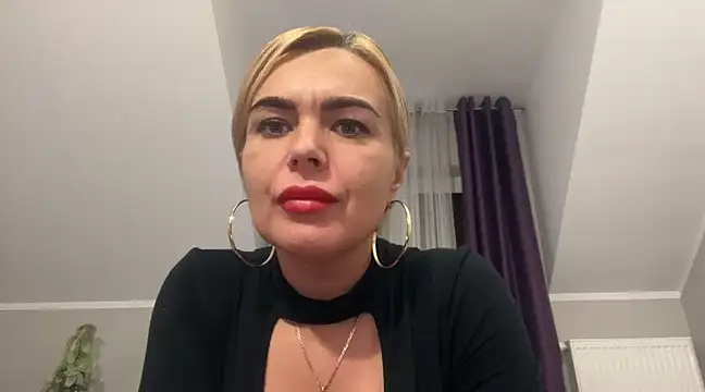 Snapshot of DESIREjenny chatting on 12-31-24, 11:31 DESIREjenny online show from 12-31-24, 11:31