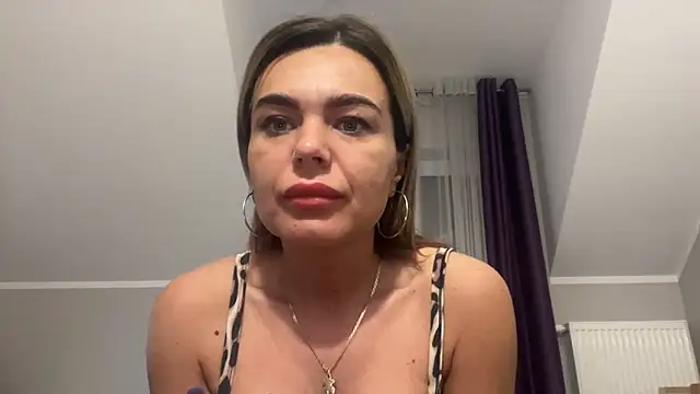 Snapshot of DESIREjenny chatting on 02-07-25, 08:11 DESIREjenny online show from 02-07-25, 08:11