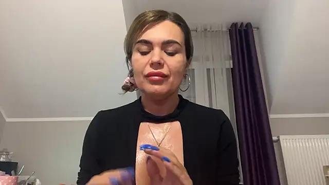 Snapshot of DESIREjenny chatting on 02-14-25, 08:52 DESIREjenny online show from 02-14-25, 08:52