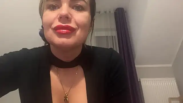 Snapshot of DESIREjenny chatting on 03-20-25, 08:53 DESIREjenny online show from 03-20-25, 08:53