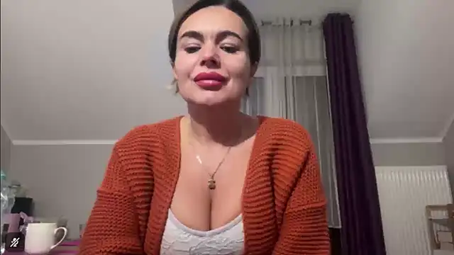 Snapshot of DESIREjenny chatting on 10-21-25, 07:09 DESIREjenny online show from 10-21-25, 07:09