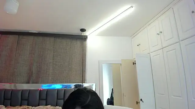 IsseyMz online show from 02-10-25, 06:53