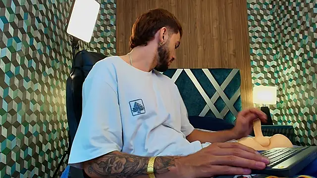 Michael magno online show from 10-02-25, 01:29