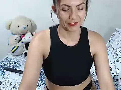 Snapshot of Chantal_hott chatting on 12-14-24, 02:56 Chantal hott online show from 12-14-24, 02:56