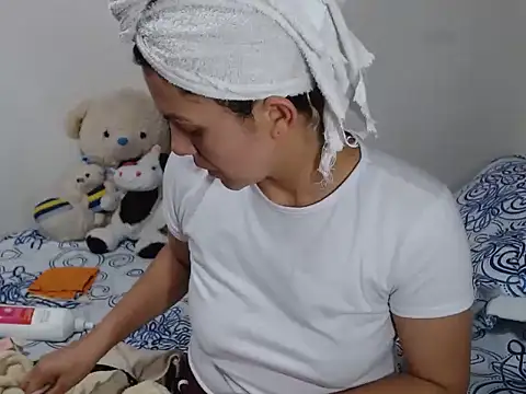 Snapshot of Chantal_hott chatting on 12-14-24, 08:51 Chantal hott online show from 12-14-24, 08:51