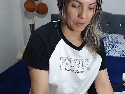 Snapshot of Chantal_hott chatting on 12-18-24, 03:04 Chantal hott online show from 12-18-24, 03:04