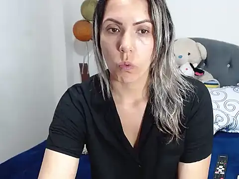 Snapshot of Chantal_hott chatting on 12-18-24, 08:47 Chantal hott online show from 12-18-24, 08:47