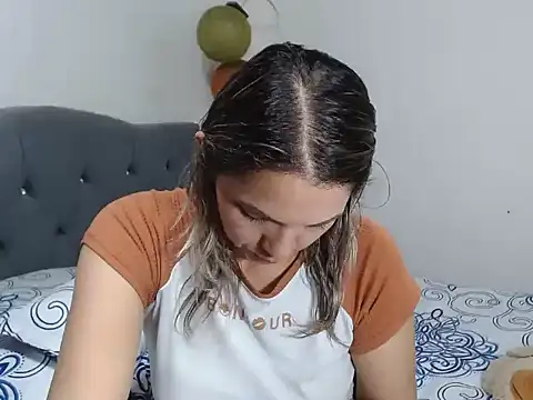 Snapshot of Chantal_hott chatting on 12-29-24, 01:34 Chantal hott online show from 12-29-24, 01:34