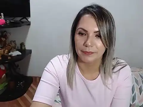 Snapshot of Chantal_hott chatting on 02-15-25, 07:50 Chantal hott online show from 02-15-25, 07:50