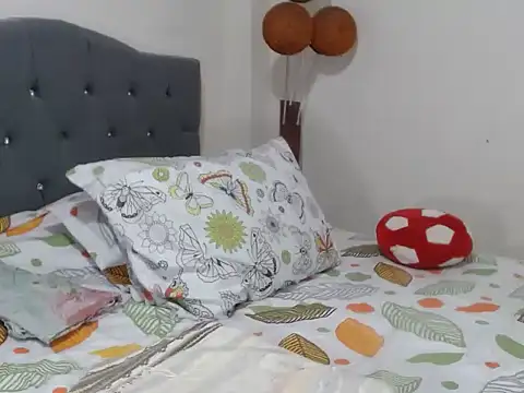 Snapshot of Chantal_hott chatting on 03-15-25, 01:52 Chantal hott online show from 03-15-25, 01:52