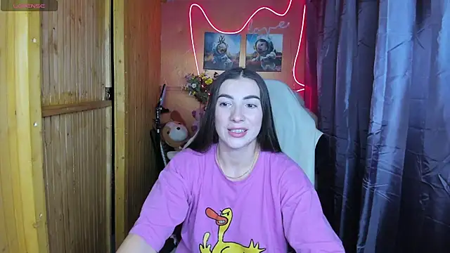 Fiery Brunette  online show from 01-04-25, 09:00