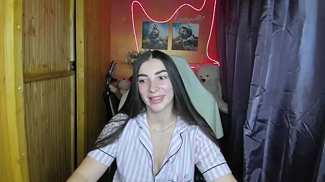 Fiery Brunette  online show from 01-23-25, 08:15