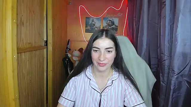 Fiery Brunette  online show from 02-19-25, 06:43