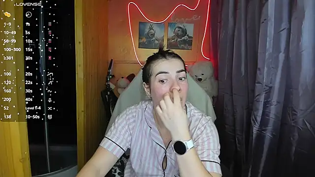 Fiery Brunette  online show from 02-28-25, 11:25