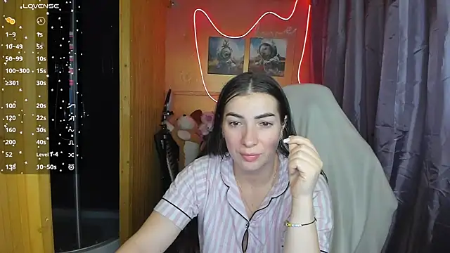 Fiery Brunette  online show from 03-03-25, 04:14