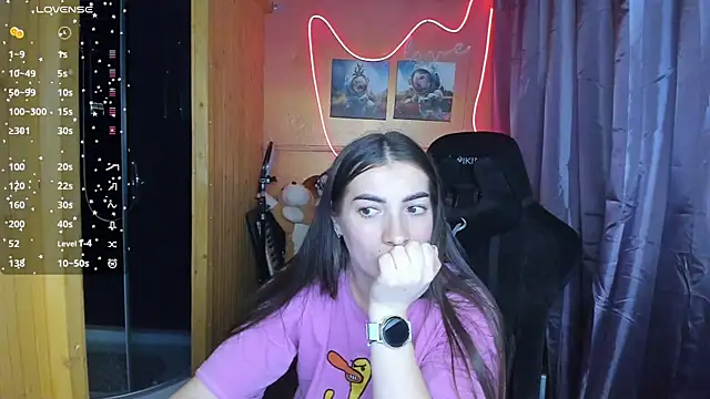 Fiery Brunette  online show from 03-07-25, 04:44