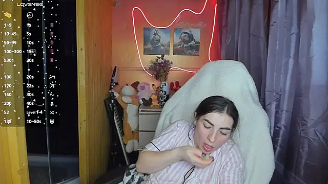 Fiery Brunette  online show from 03-20-25, 10:32