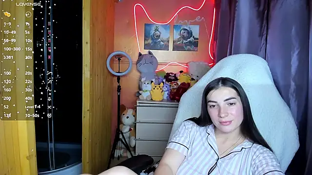 Fiery Brunette  online show from 09-23-25, 03:15