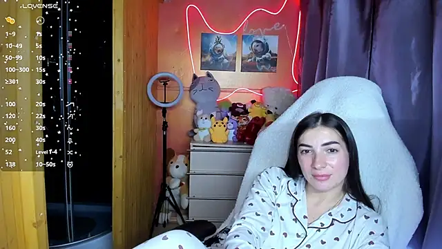 Fiery Brunette  online show from 09-30-25, 07:13