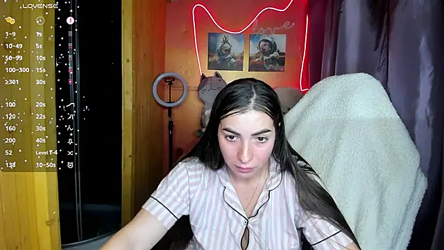 Fiery Brunette  online show from 10-06-25, 12:13